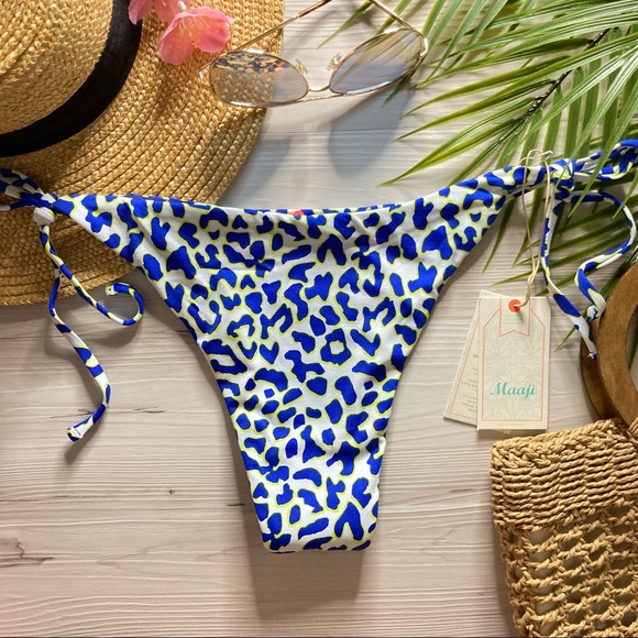 RARE Maaji 💙 Reversible Leopard Print String Bikini Bottom 👙🌸🏄🏼‍♀️ - Picture 4 of 7